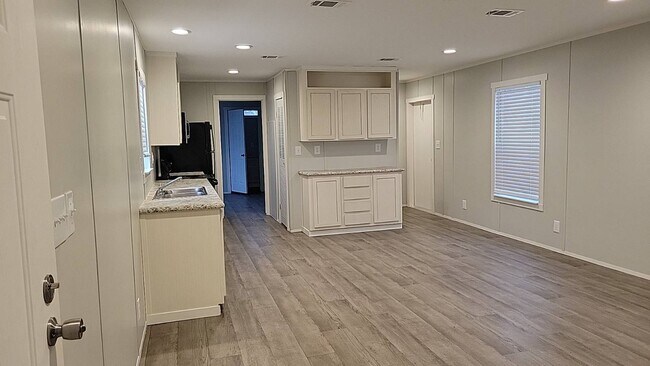 Building Photo - 15301 US-54