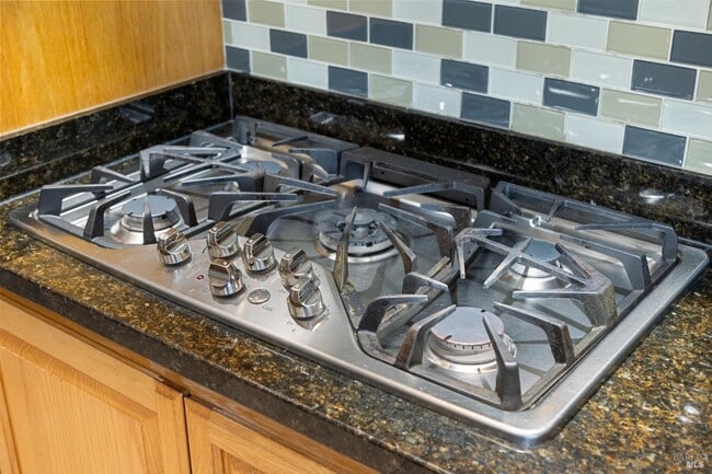 Building Photo - 700 Tamarack Dr