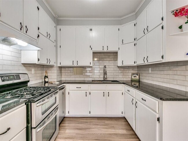 Building Photo - Remodeled 3 Bedroom Bungalow in OKC's Plaz...