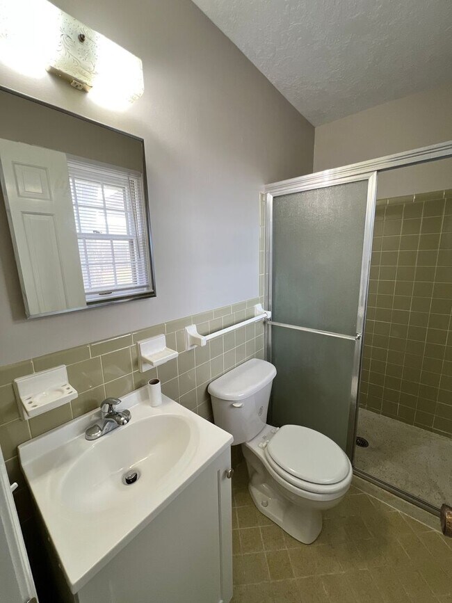 Building Photo - Spacious 3BR with Large Yard & 2-Car Garage