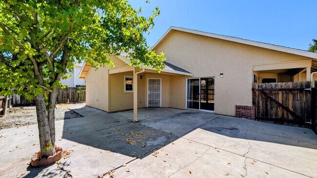 Building Photo - Beautiful 3BD/2BTH Single Family Home on C...