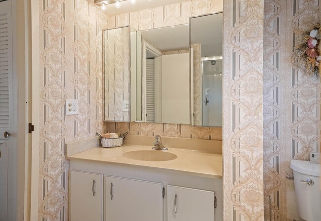 Building Photo - 3951 Via Poinciana
