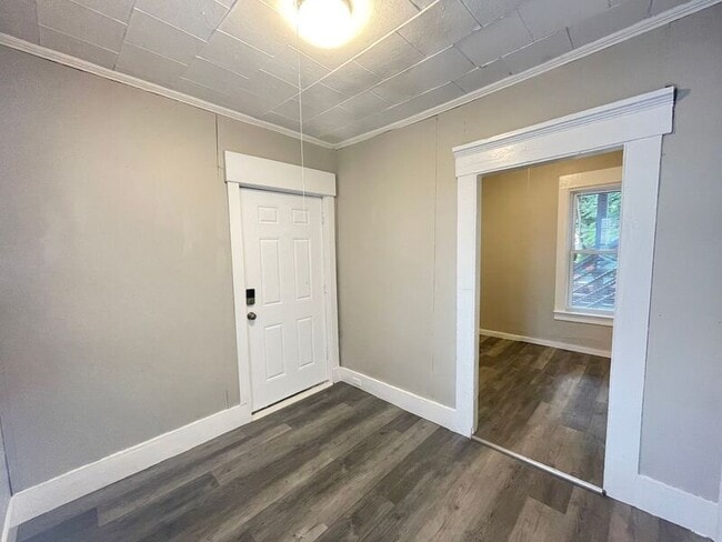 Building Photo - 325 Amherst St