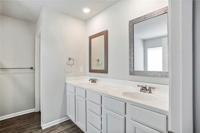 Building Photo - 212 Ridge Valley Dr