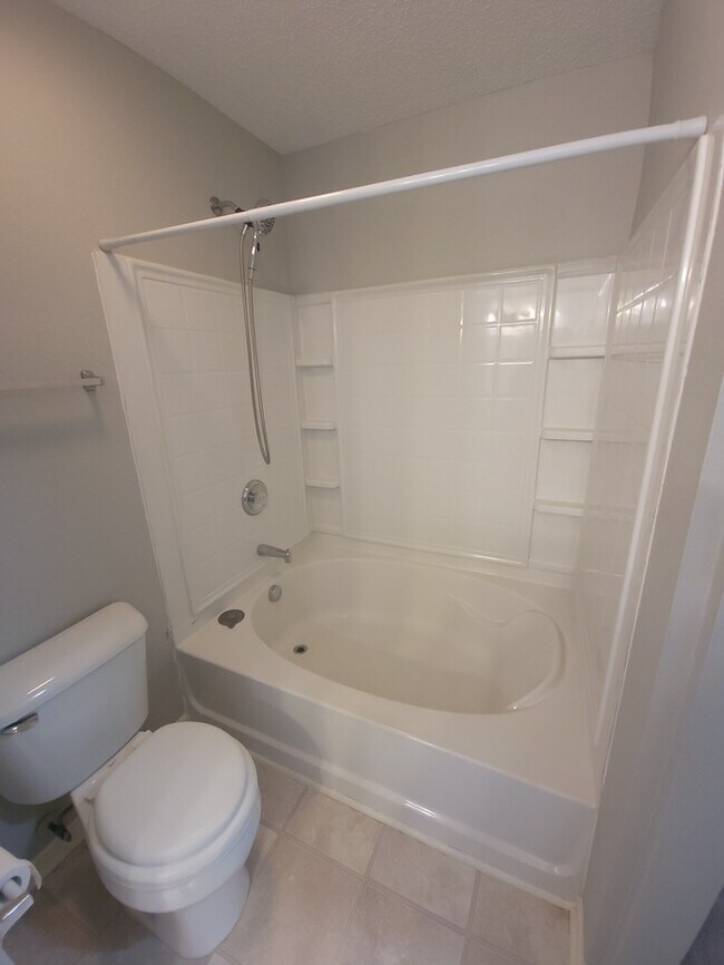 Building Photo - Exquisite Fishers Home