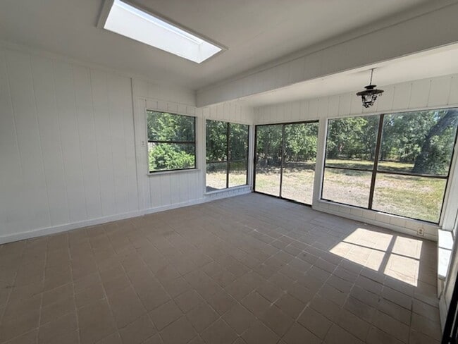 Building Photo - Huge Yard Front and Back over .39 acres 4 ...
