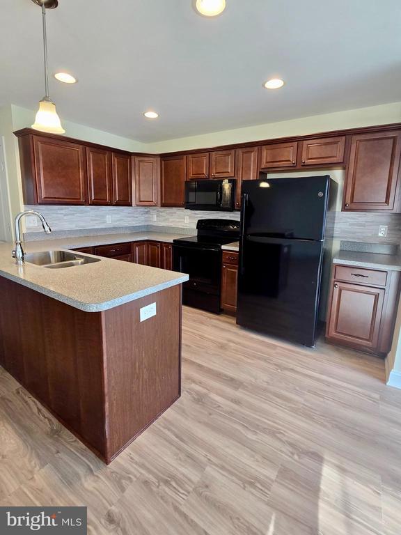 Building Photo - 23613 Linkside Dr