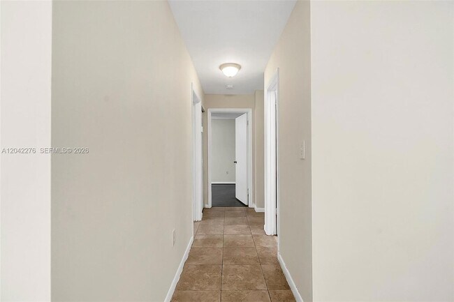Building Photo - 681 Thornridge Ave