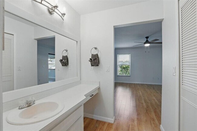 Building Photo - 449 Meadowood Blvd