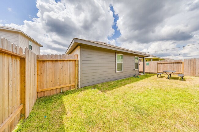 Building Photo - 6055 Diamond Vis Ct