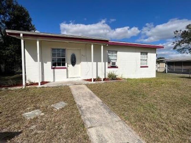 Building Photo - Cute Remodeled Deltona Beauty Call Sheila C 407-687-7900