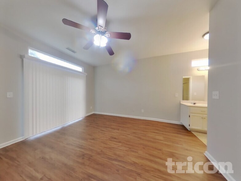 Building Photo - 408 Falcon Dr