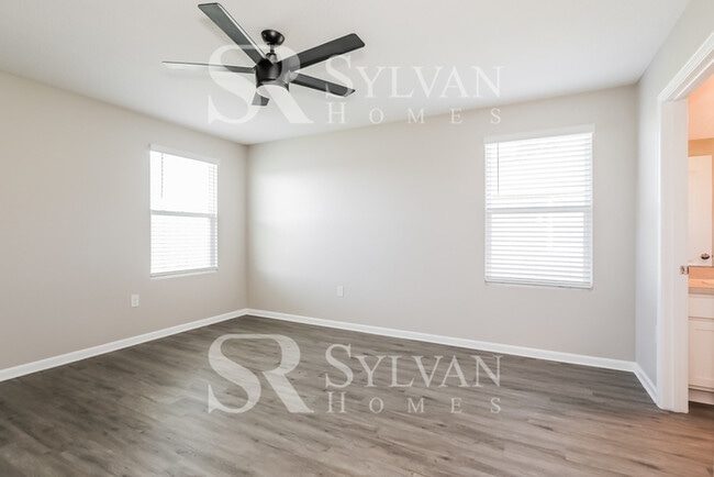 Building Photo - Move-in ready for new residents!