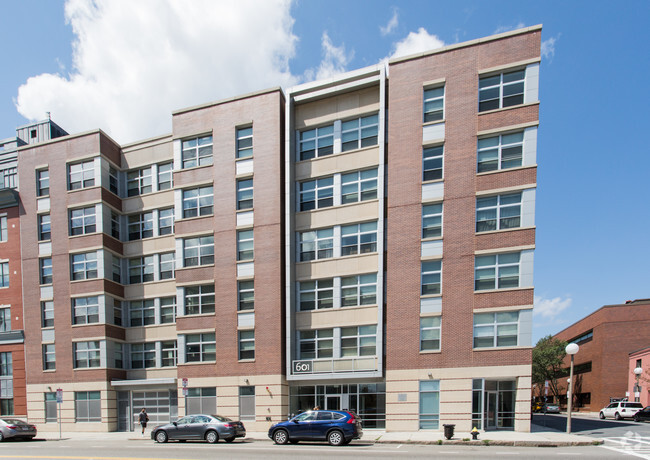 Building Photo - Albany Street Apartments, 601