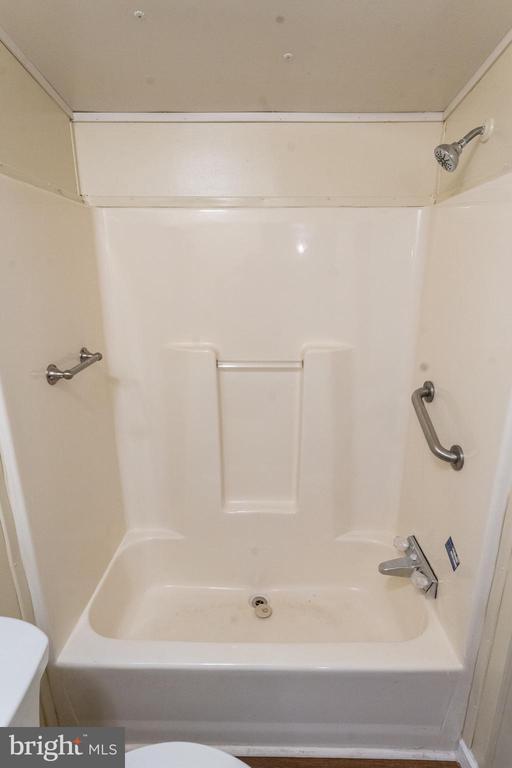 Building Photo - 1205 W 6th St