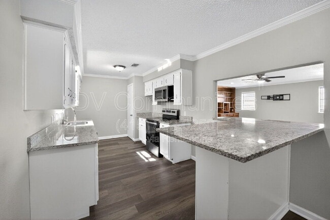 Building Photo - 936 N Las Vegas Trail