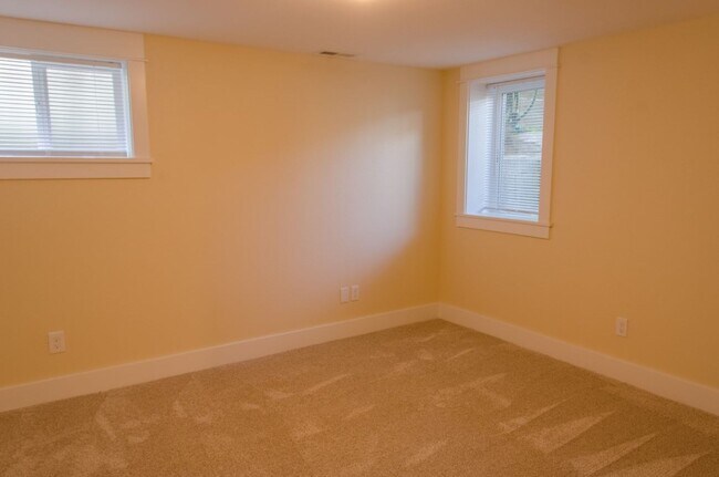 Building Photo - 4Bd/2.75Ba Seattle House