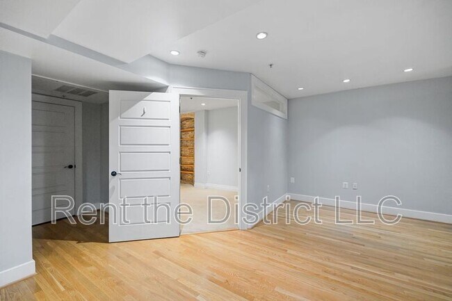 Building Photo - 1109 M St NW