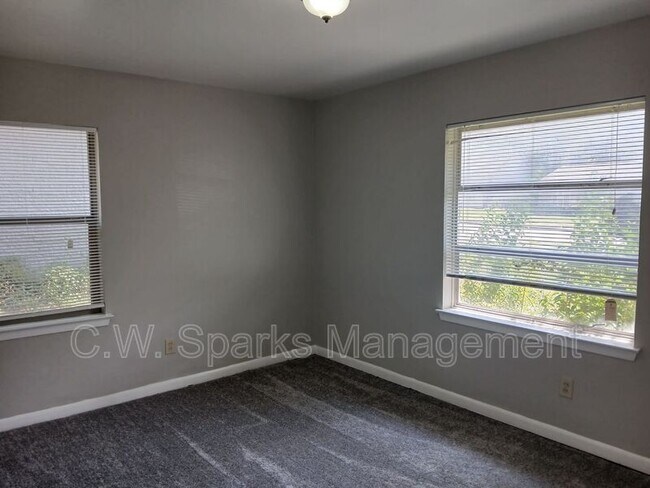 Building Photo - 635 Highfall Dr