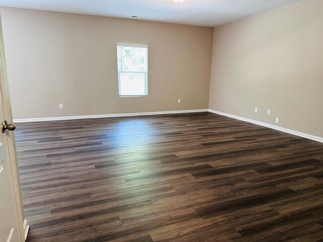 Building Photo - 912 Joselynn Drive