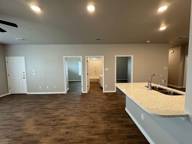 Building Photo - 5403 Rose Gdn Lp