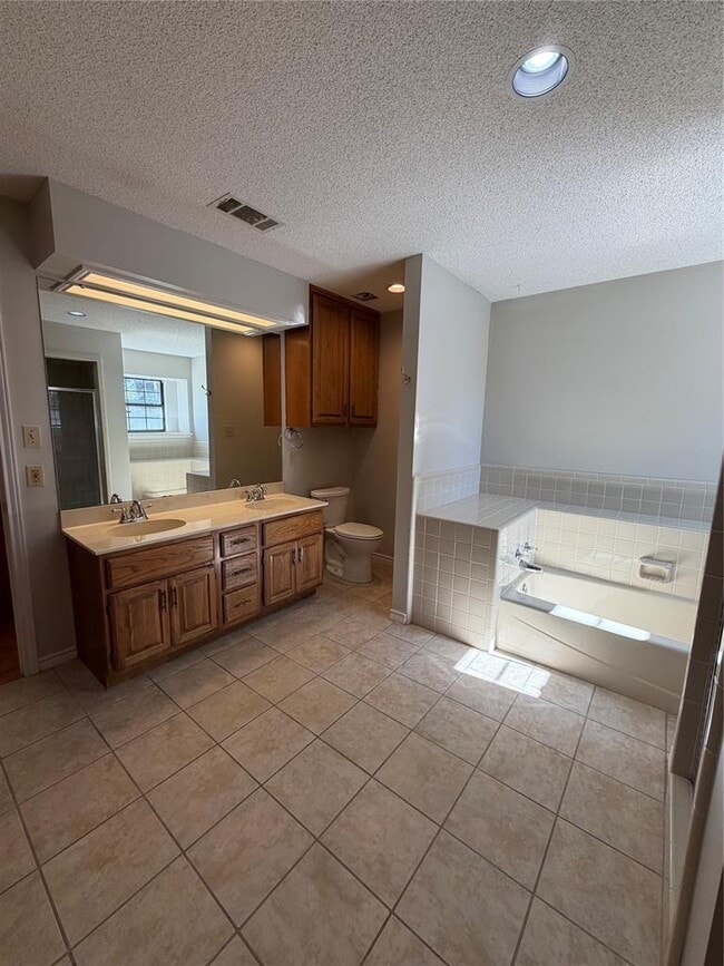 Building Photo - 718 Brazos St