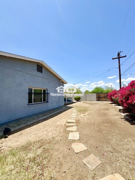 Building Photo - 1002 E Griswold Rd