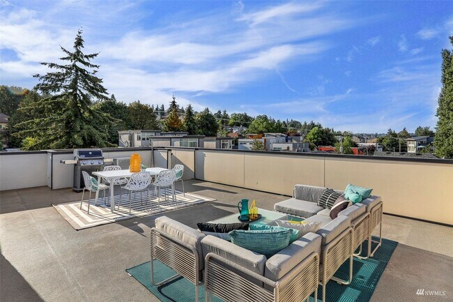 Building Photo - Magnolia Stunner with VIEWS galore from ro...