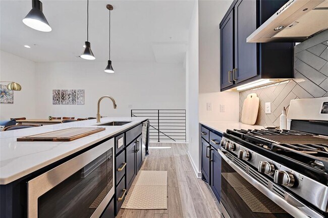 Building Photo - 2804 S 1st St