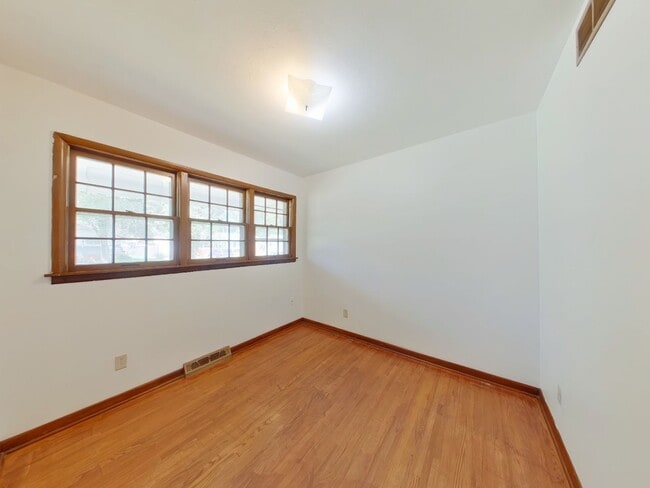 Building Photo - 2321 W Sunnybrook St