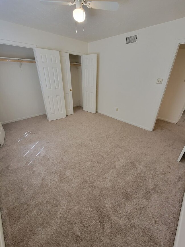 Building Photo - College Station - 3 Bedrooms / 2 baths four plex downstairs unit.