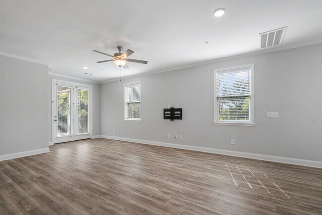 Building Photo - Canterbury Townhome