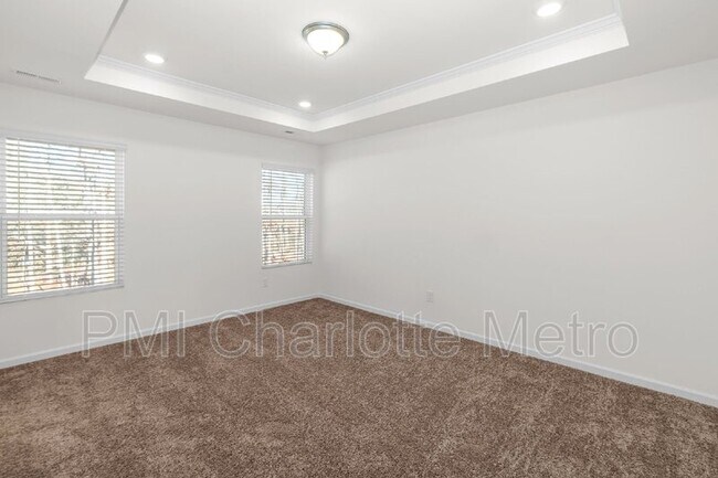 Building Photo - 2831 Aubrey St