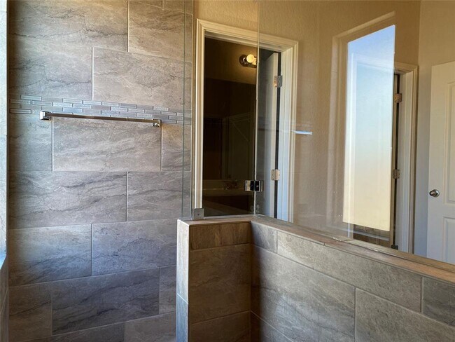 Building Photo - 716 Red Barn Bnd