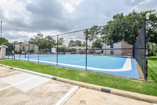 Building Photo - 17331 Red Oak Dr
