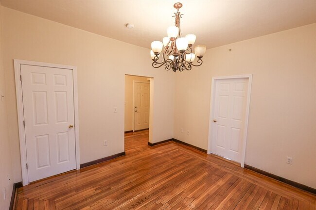 Building Photo - 100 Seaver St