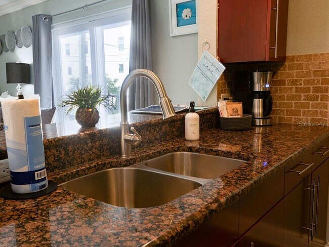 Building Photo - 185 Brightwater Dr