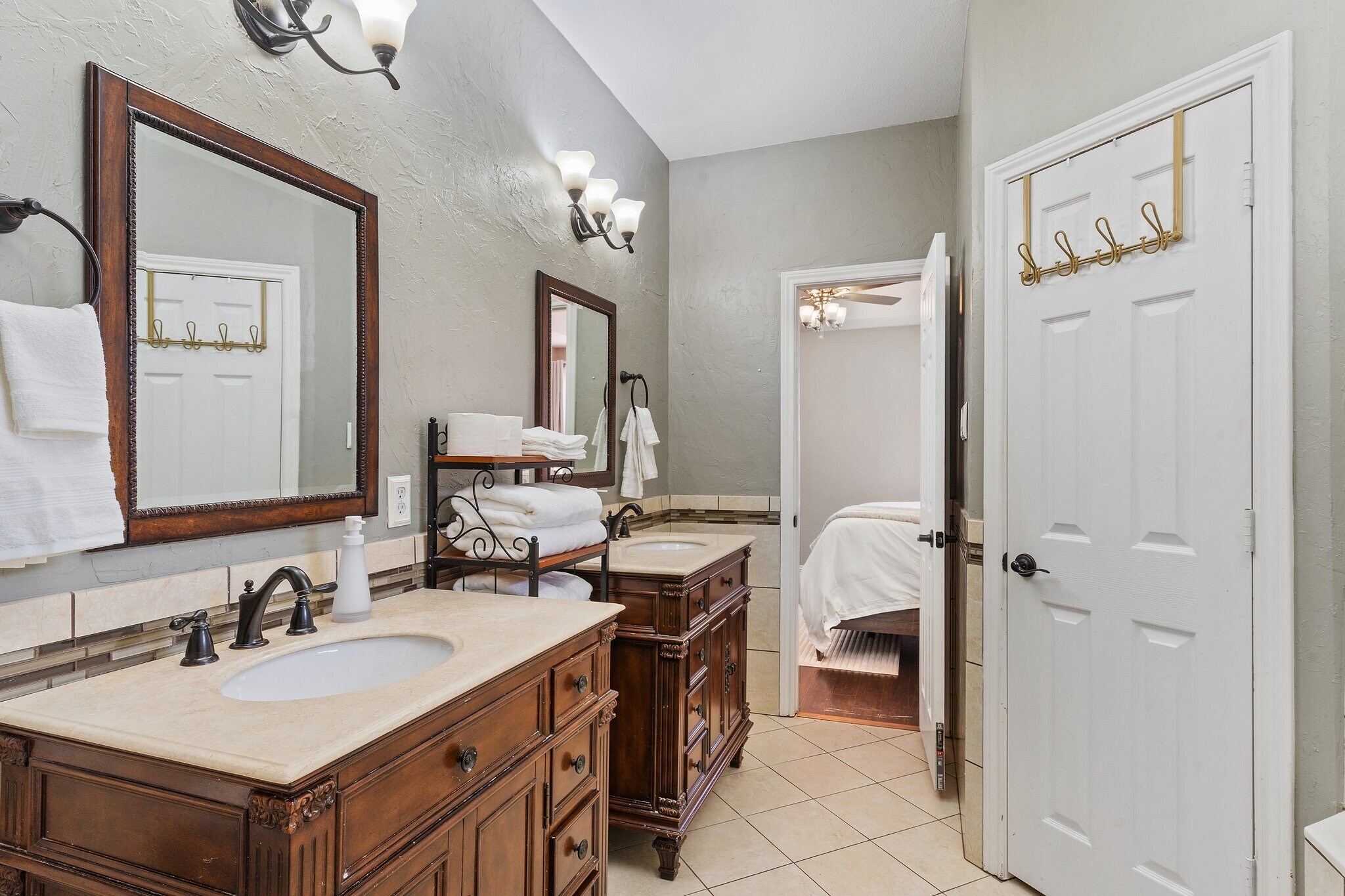 Building Photo - 19 Alamosa Dr