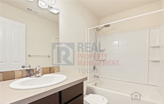 Building Photo - Beautiful 4-Bedroom Home Featuring Open Layout & Stainless Appliances!!