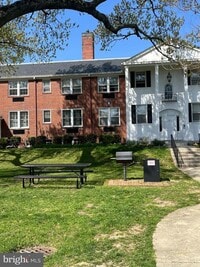 Building Photo - 715 S Washington St