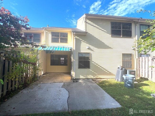 Building Photo - 18 Adams Ct