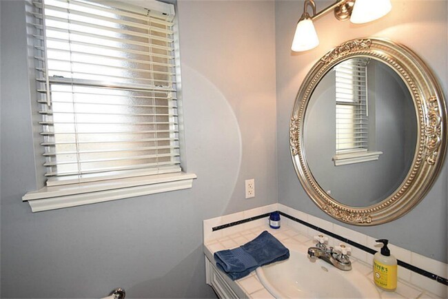 Building Photo - 20610 Laurel Lock Dr