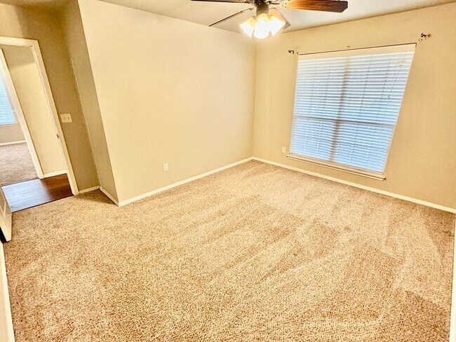 Building Photo - 8916 N 155th E Ave