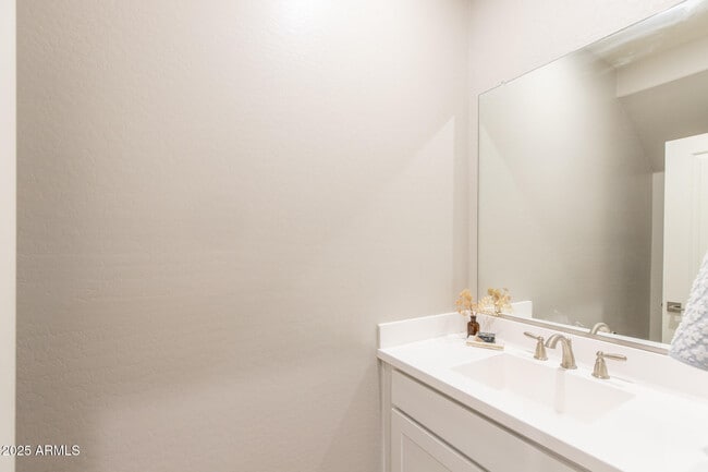 Building Photo - 3717 E Flower St