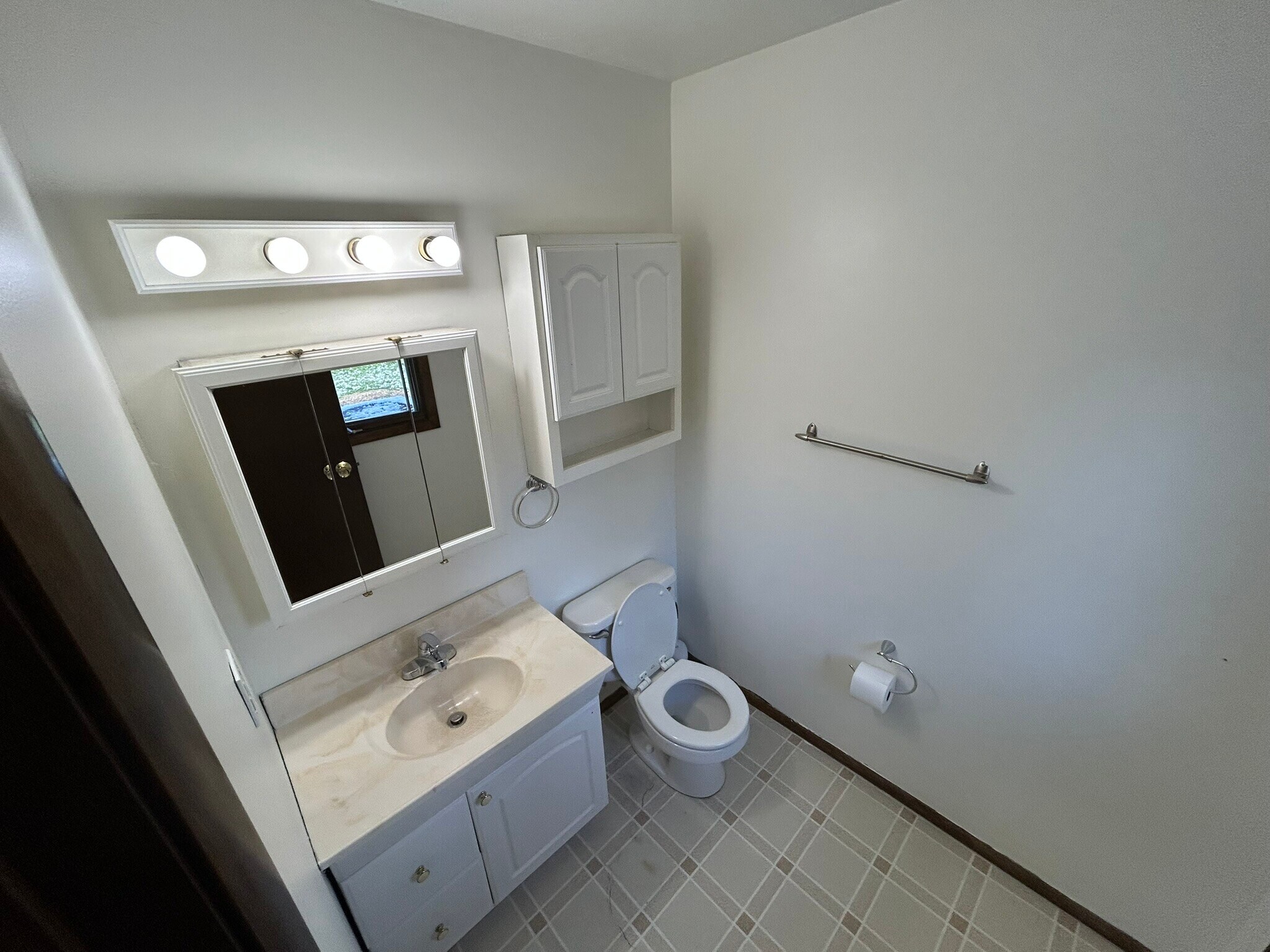 Building Photo - 1882 Paul Dr