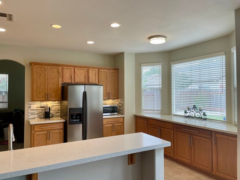 Building Photo - 9525 River Rose Way