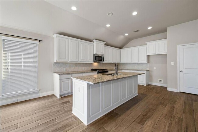 Building Photo - 421 Inspiration Dr