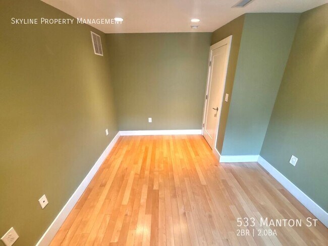 Building Photo - 533 Manton St