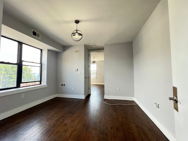 615 Bramhall 2L - 618 Bramhall Ave