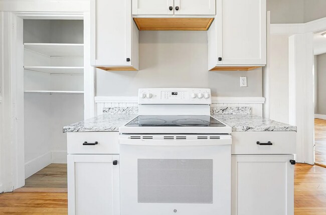 Building Photo - 131 Providence St